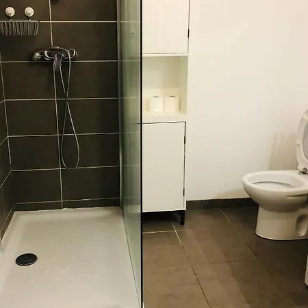 شقة Large Studio With Private Parking فالوريس