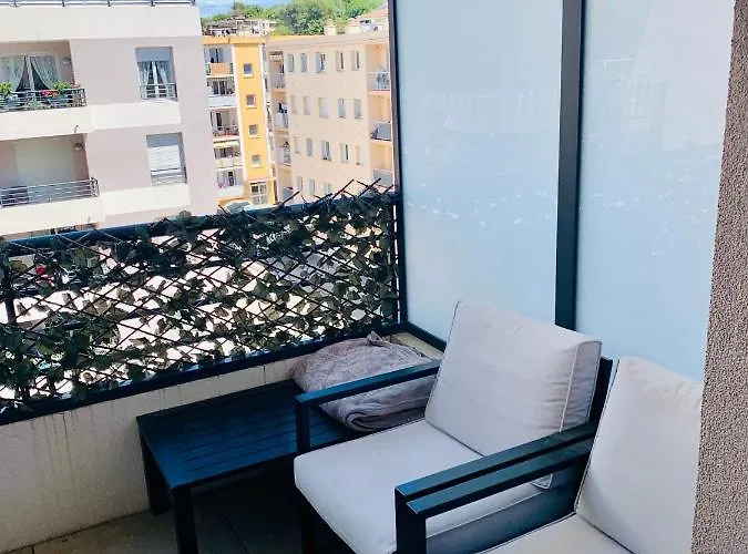 Large With Private Parking Vallauris