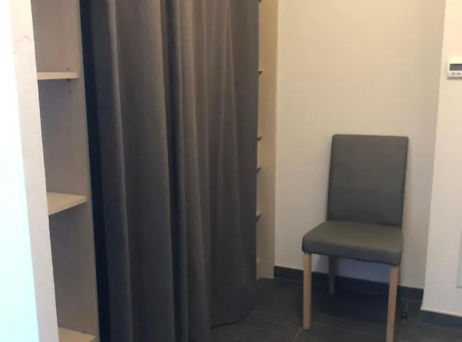 Large With Private Parking Appartement *